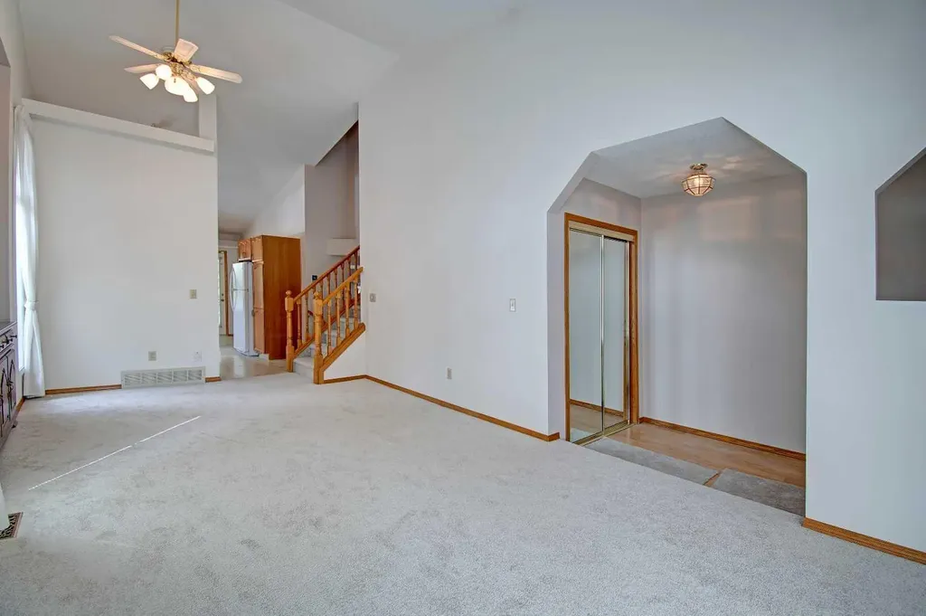 345 Sandringham Court NW Calgary AB T3K 3V6