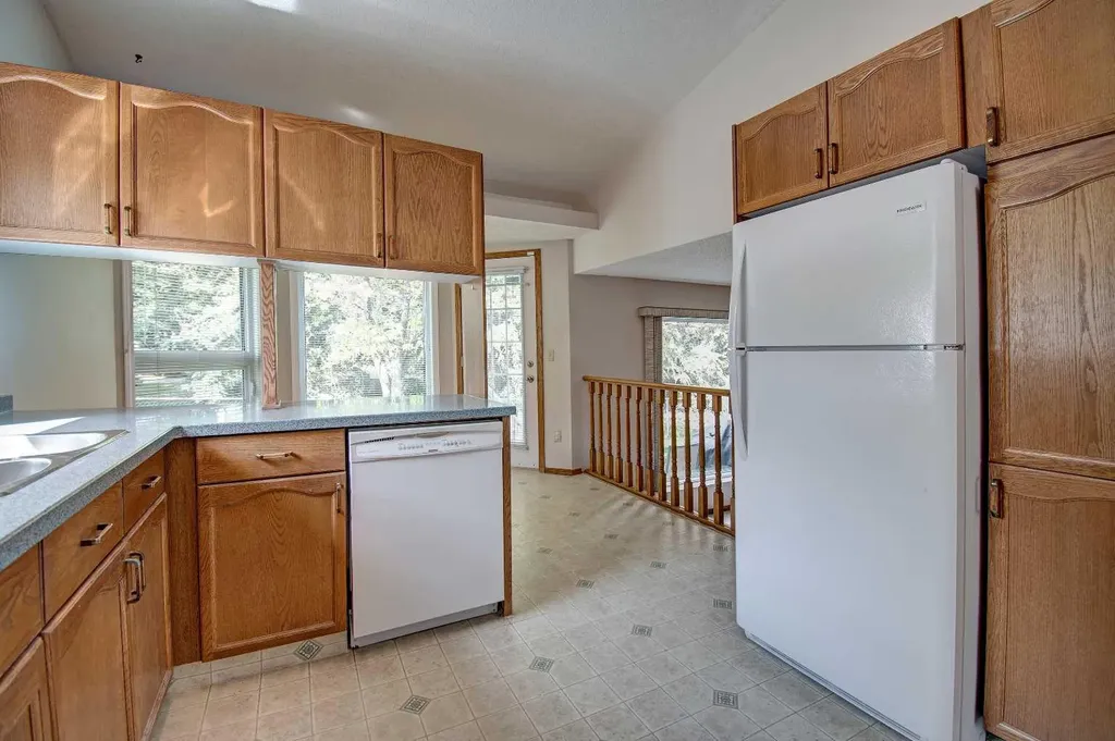 345 Sandringham Court NW Calgary AB T3K 3V6