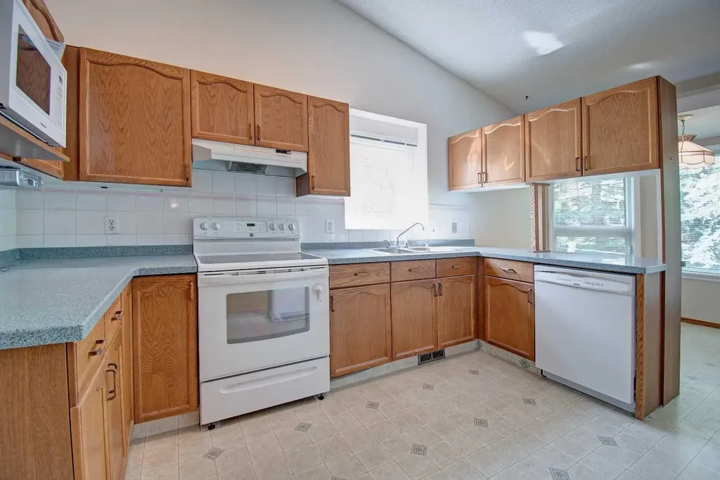345 Sandringham Court NW Calgary AB T3K 3V6