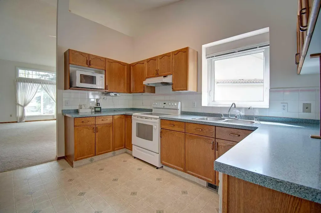 345 Sandringham Court NW Calgary AB T3K 3V6