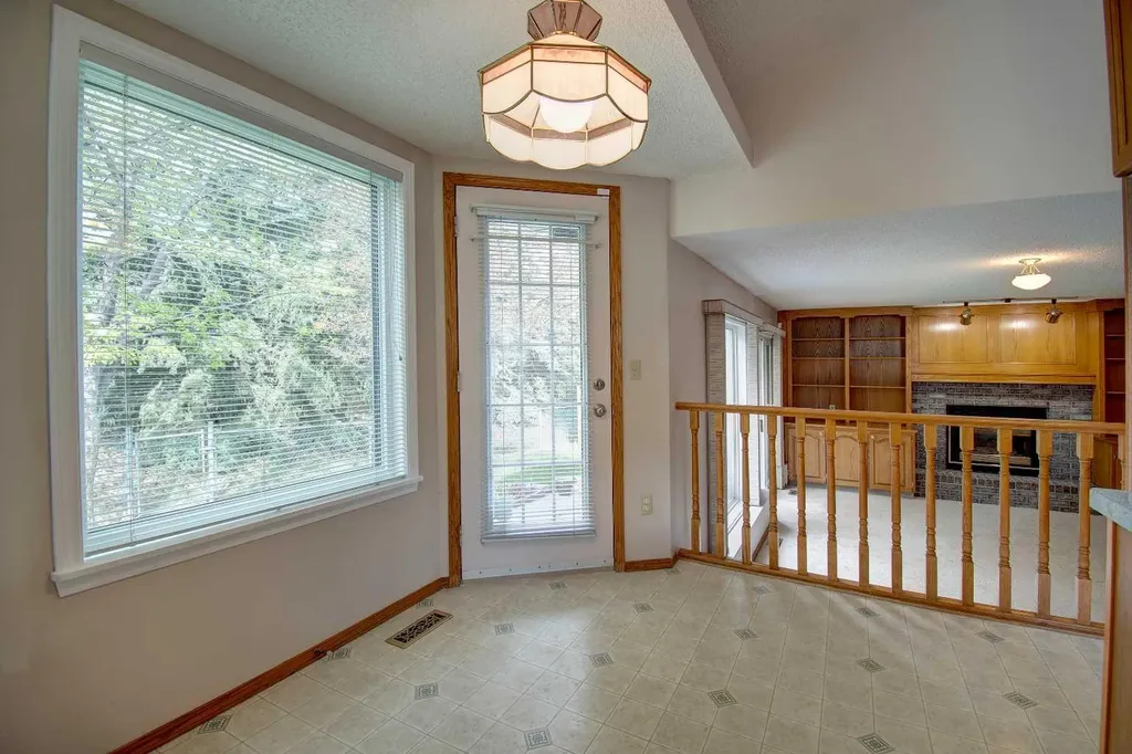 345 Sandringham Court NW Calgary AB T3K 3V6