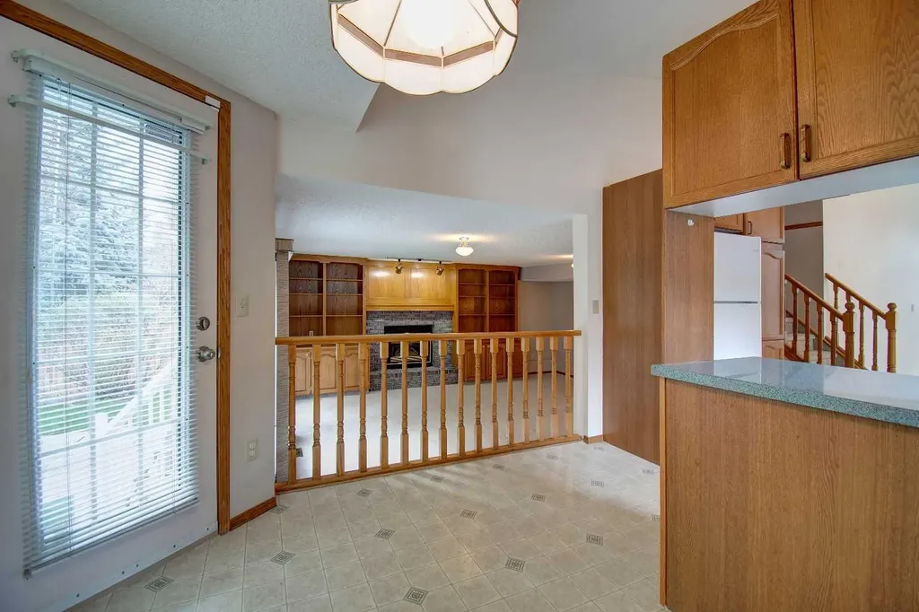 345 Sandringham Court NW Calgary AB T3K 3V6