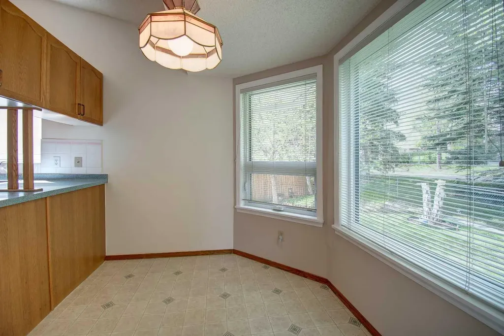 345 Sandringham Court NW Calgary AB T3K 3V6