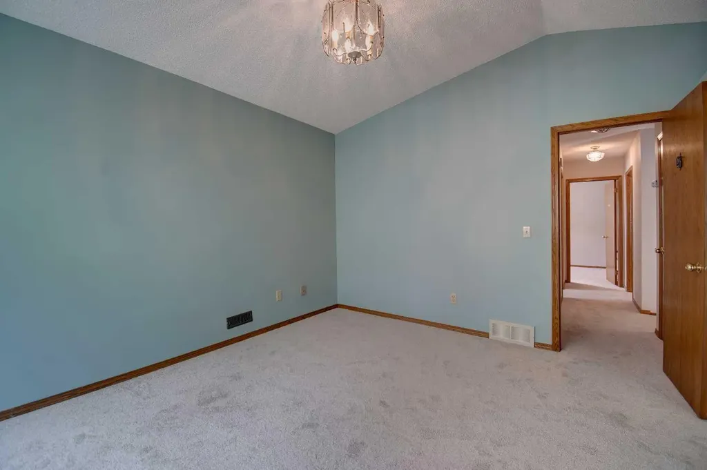 345 Sandringham Court NW Calgary AB T3K 3V6