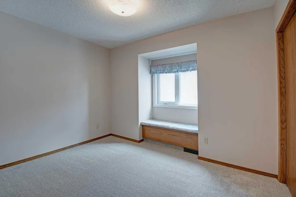 345 Sandringham Court NW Calgary AB T3K 3V6