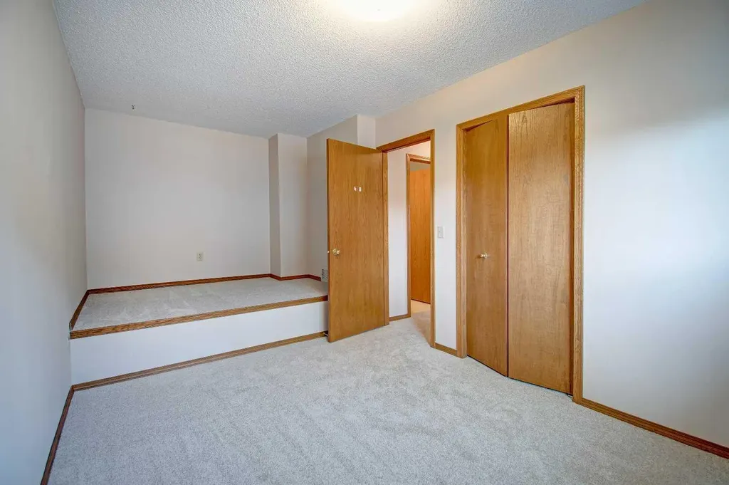 345 Sandringham Court NW Calgary AB T3K 3V6