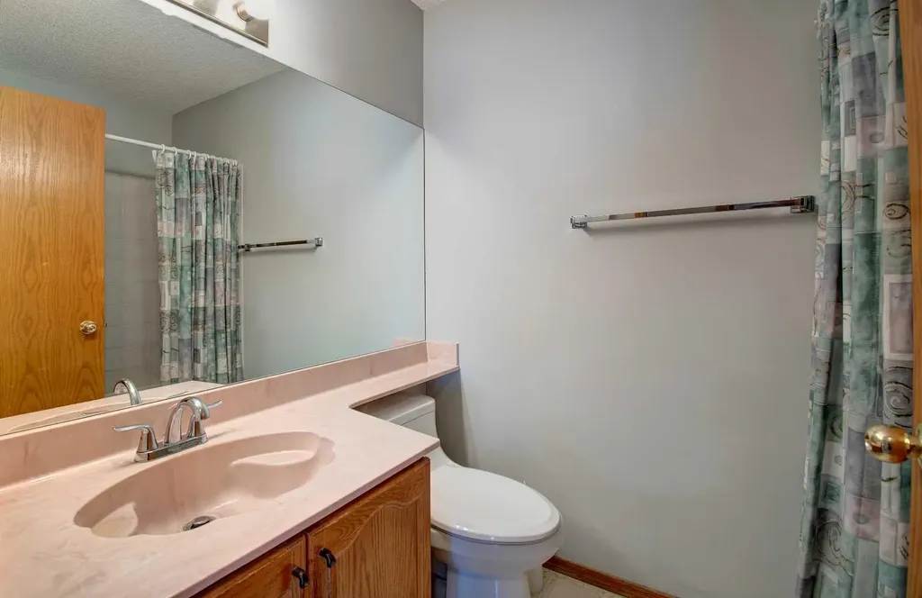 345 Sandringham Court NW Calgary AB T3K 3V6