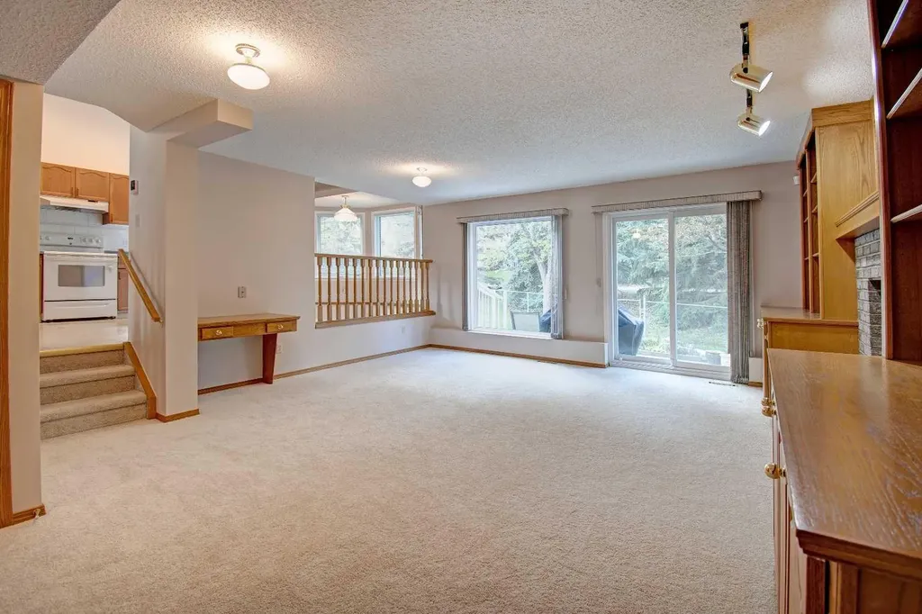 345 Sandringham Court NW Calgary AB T3K 3V6