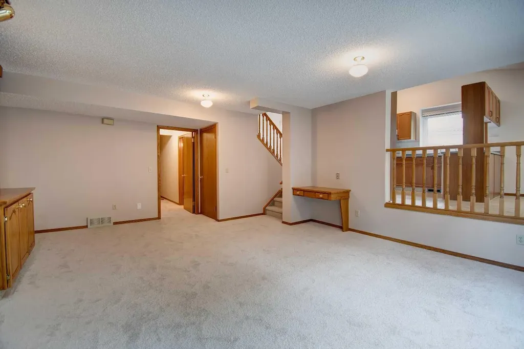 345 Sandringham Court NW Calgary AB T3K 3V6