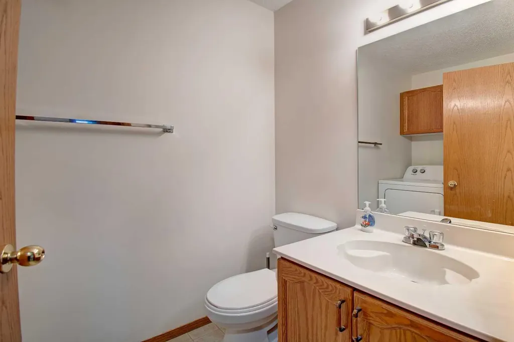 345 Sandringham Court NW Calgary AB T3K 3V6
