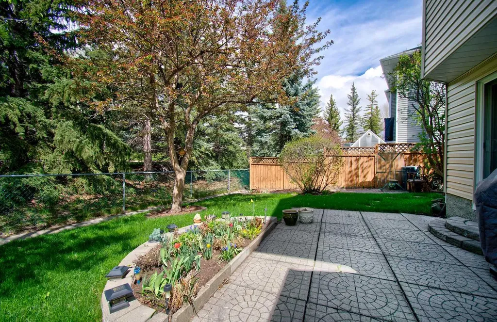 345 Sandringham Court NW Calgary AB T3K 3V6