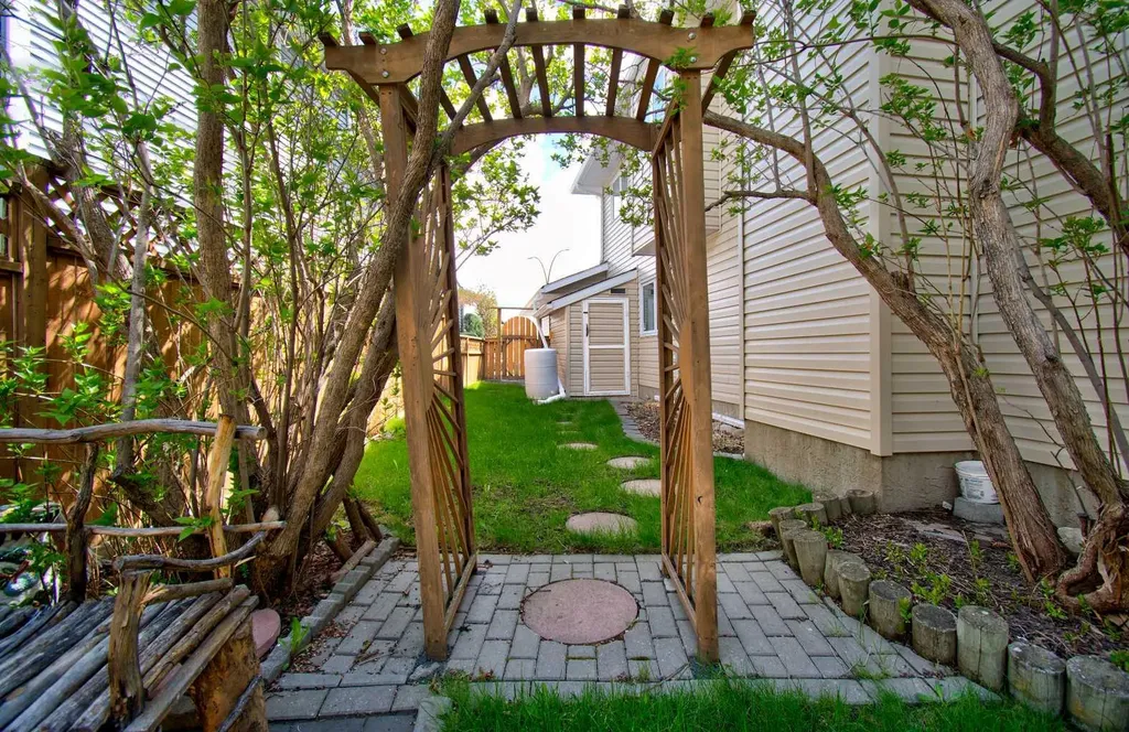 345 Sandringham Court NW Calgary AB T3K 3V6