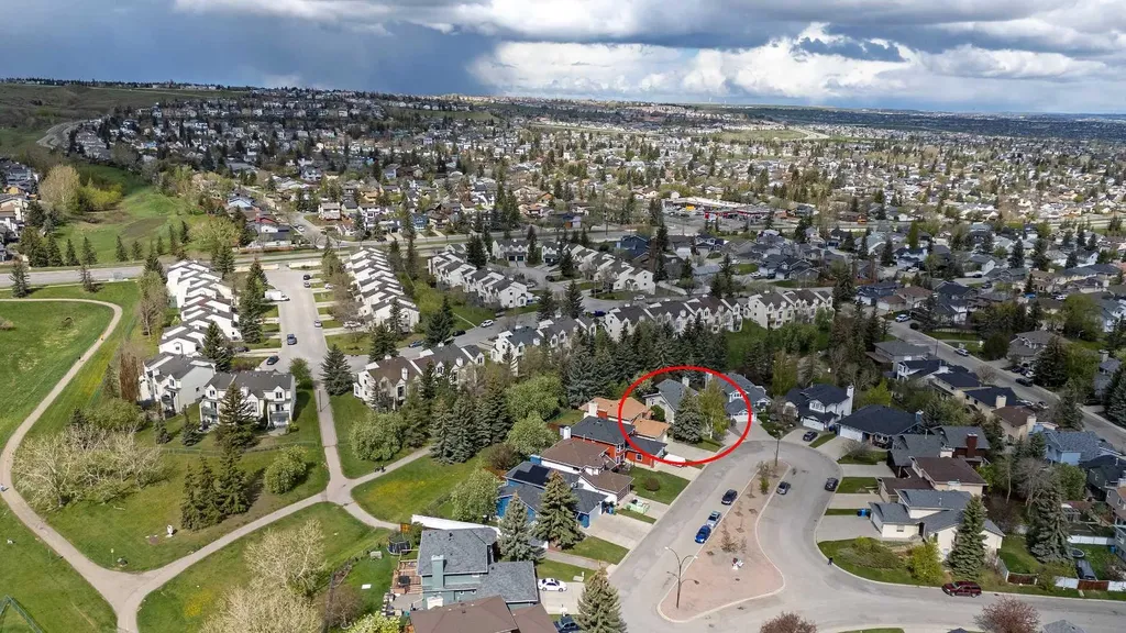 345 Sandringham Court NW Calgary AB T3K 3V6