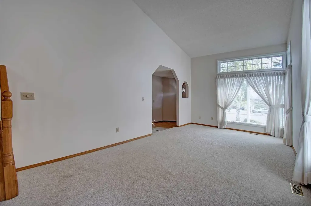 345 Sandringham Court NW Calgary AB T3K 3V6
