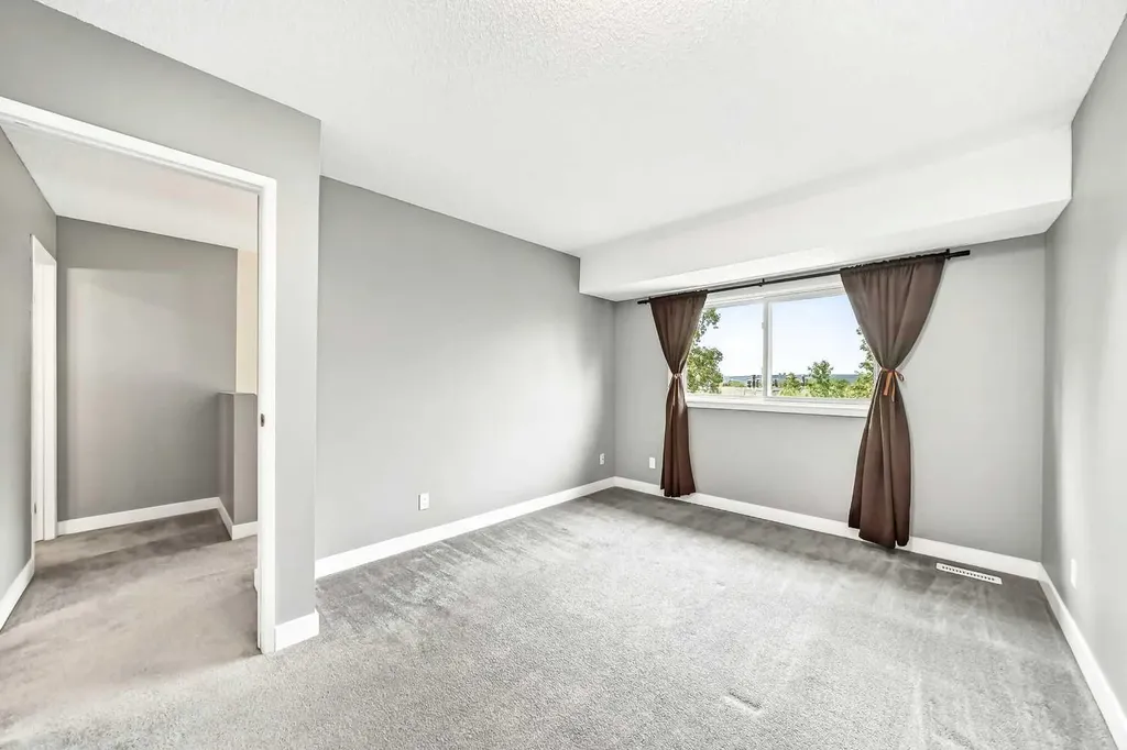 6915 Ranchview Drive NW Calgary AB T3G 1R8