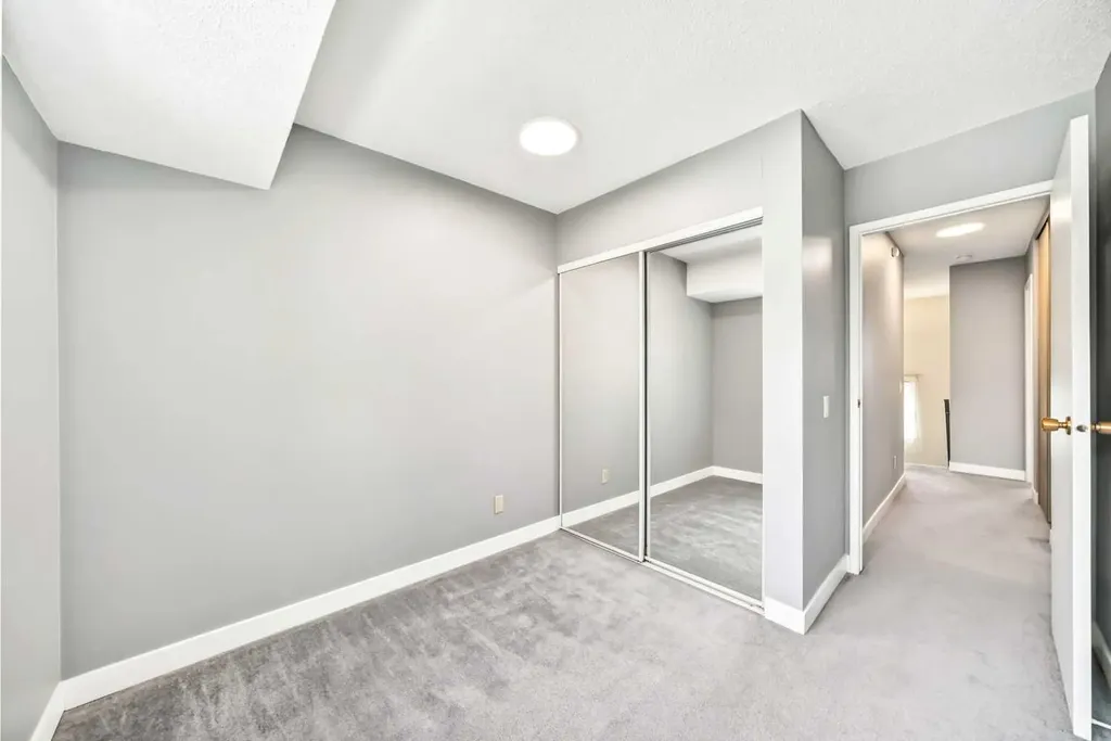 6915 Ranchview Drive NW Calgary AB T3G 1R8