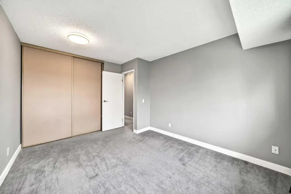 6915 Ranchview Drive NW Calgary AB T3G 1R8