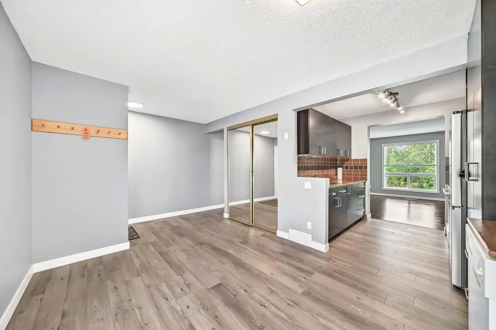 6915 Ranchview Drive NW Calgary AB T3G 1R8