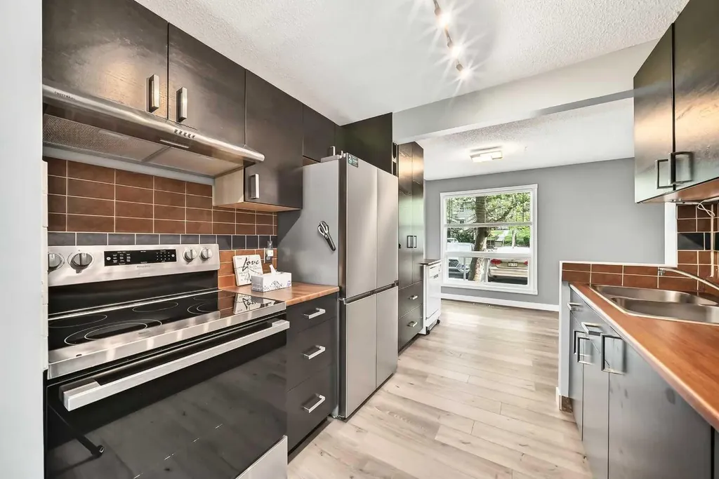 6915 Ranchview Drive NW Calgary AB T3G 1R8