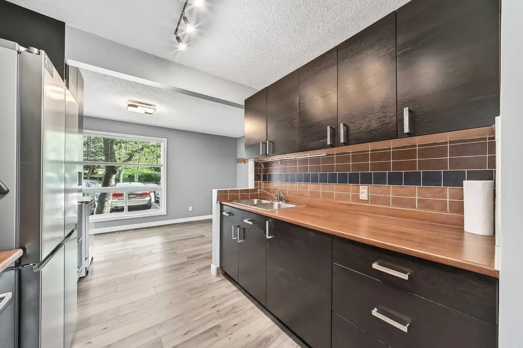 6915 Ranchview Drive NW Calgary AB T3G 1R8