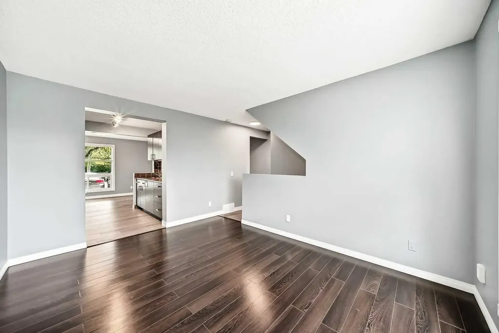 6915 Ranchview Drive NW Calgary AB T3G 1R8