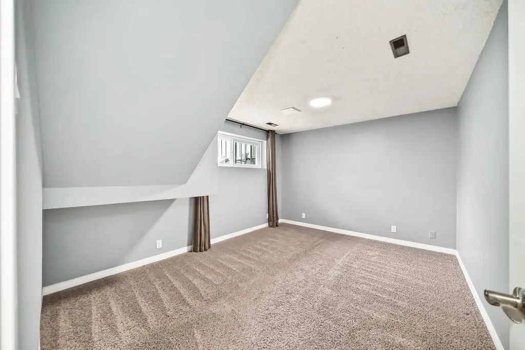 6915 Ranchview Drive NW Calgary AB T3G 1R8