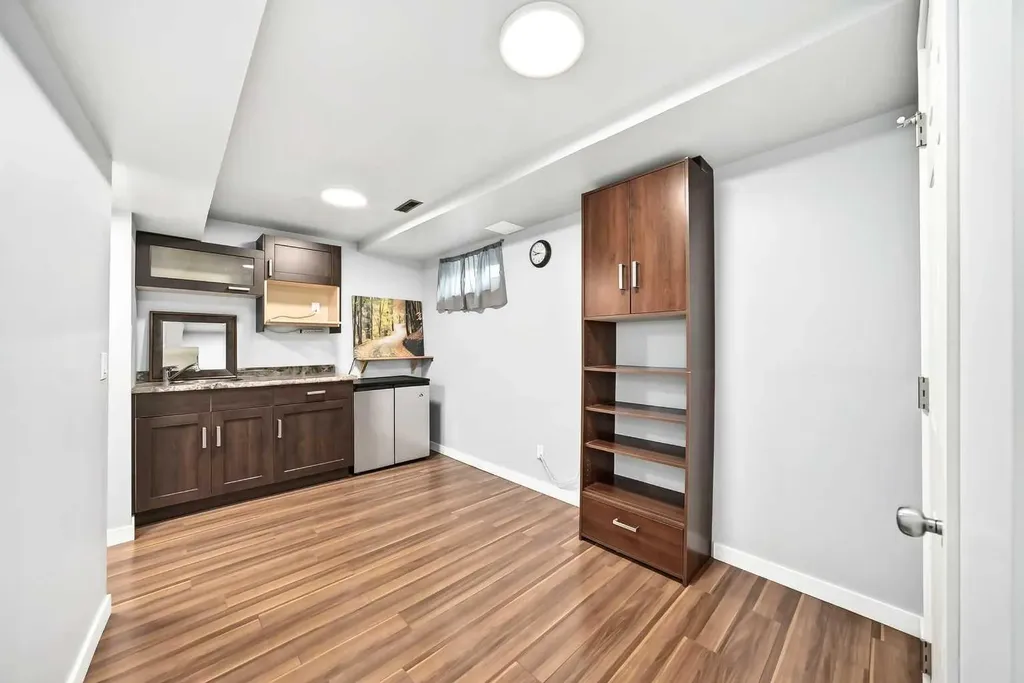 6915 Ranchview Drive NW Calgary AB T3G 1R8