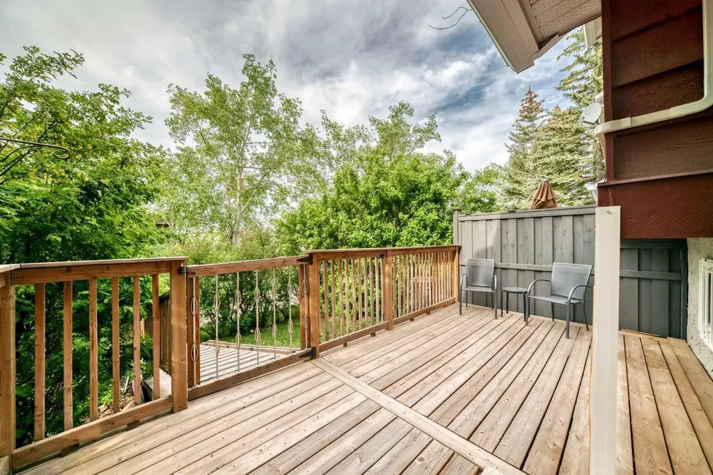 6915 Ranchview Drive NW Calgary AB T3G 1R8