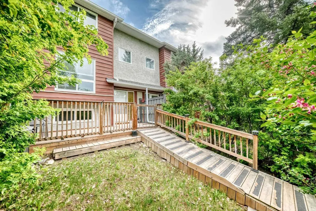 6915 Ranchview Drive NW Calgary AB T3G 1R8