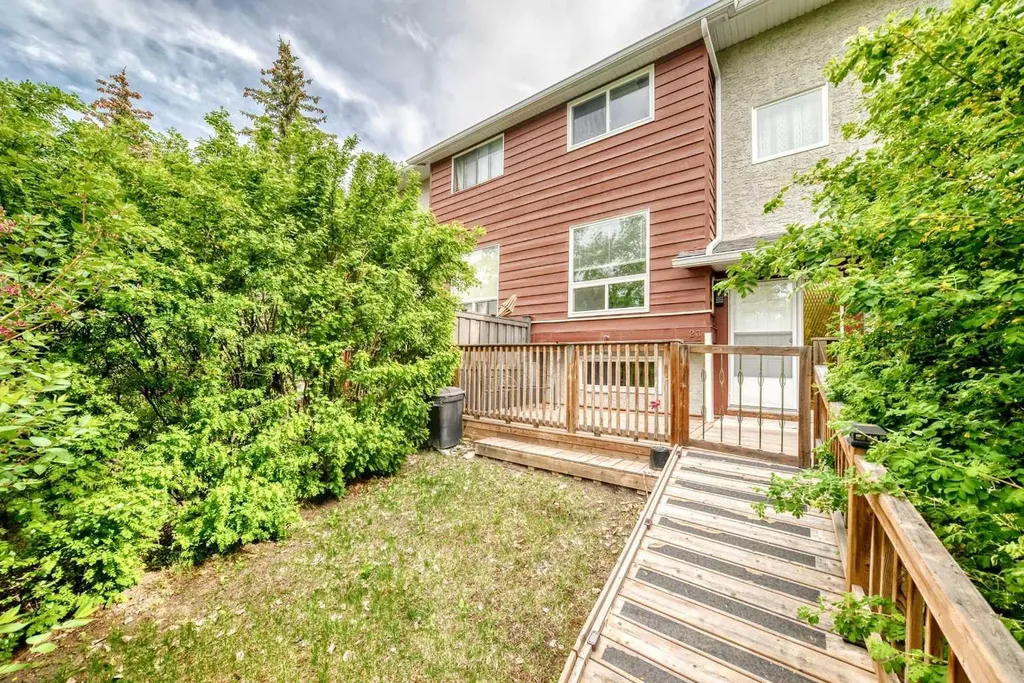 6915 Ranchview Drive NW Calgary AB T3G 1R8