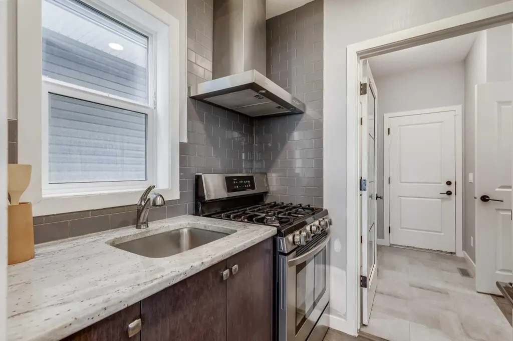 247 Hillcrest Heights SW Airdrie AB T4B 3Z2