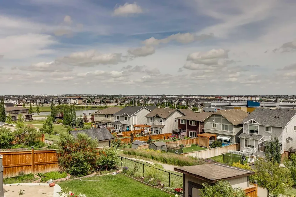 247 Hillcrest Heights SW Airdrie AB T4B 3Z2
