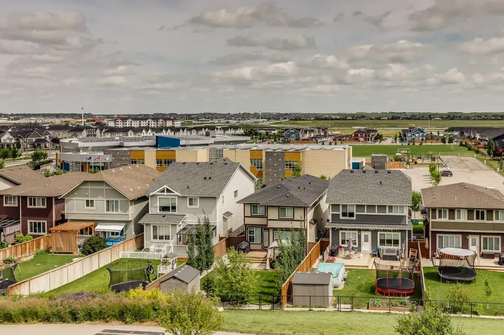247 Hillcrest Heights SW Airdrie AB T4B 3Z2