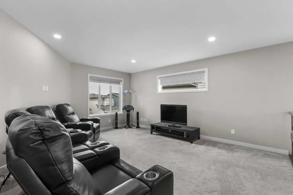 247 Hillcrest Heights SW Airdrie AB T4B 3Z2