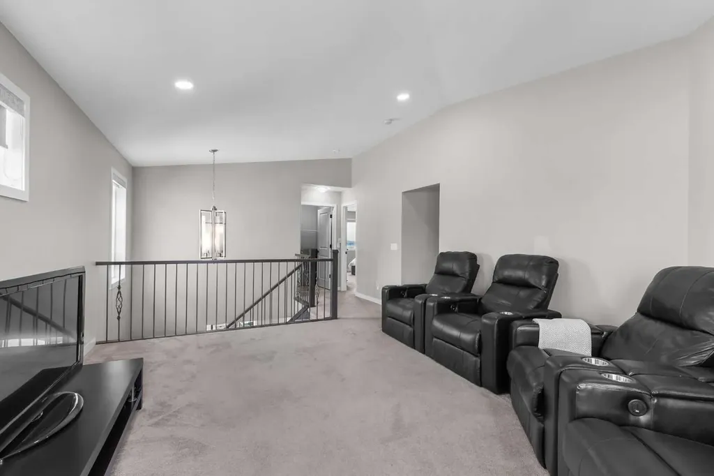 247 Hillcrest Heights SW Airdrie AB T4B 3Z2