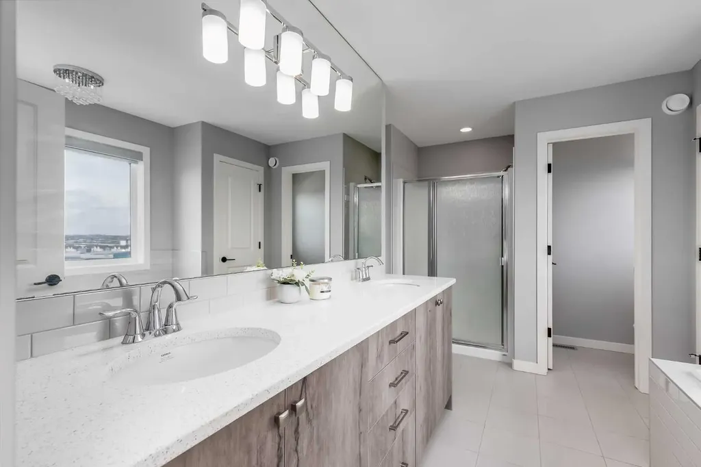 247 Hillcrest Heights SW Airdrie AB T4B 3Z2