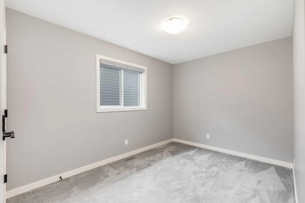 247 Hillcrest Heights SW Airdrie AB T4B 3Z2
