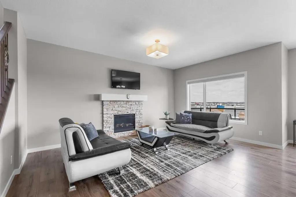 247 Hillcrest Heights SW Airdrie AB T4B 3Z2