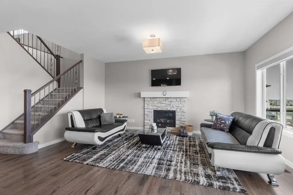 247 Hillcrest Heights SW Airdrie AB T4B 3Z2