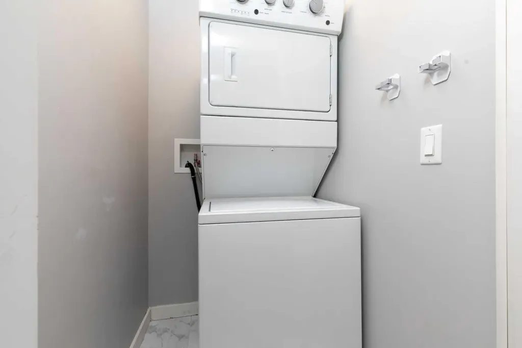 247 Hillcrest Heights SW Airdrie AB T4B 3Z2