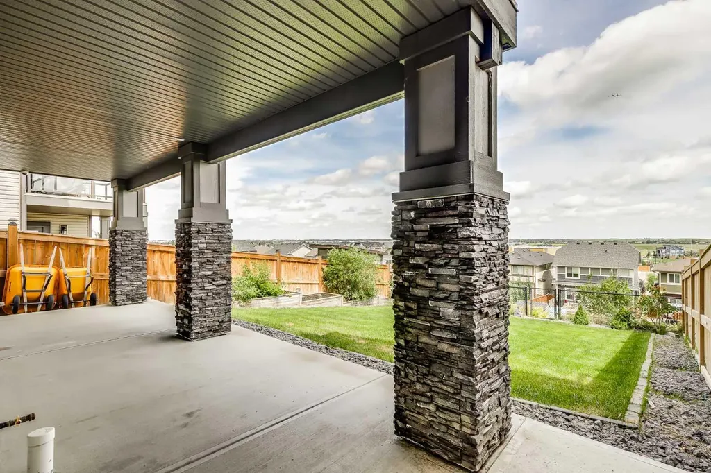 247 Hillcrest Heights SW Airdrie AB T4B 3Z2