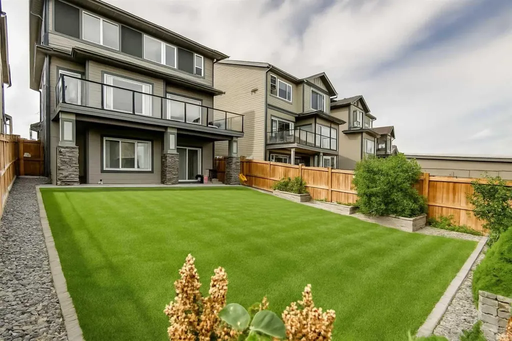 247 Hillcrest Heights SW Airdrie AB T4B 3Z2