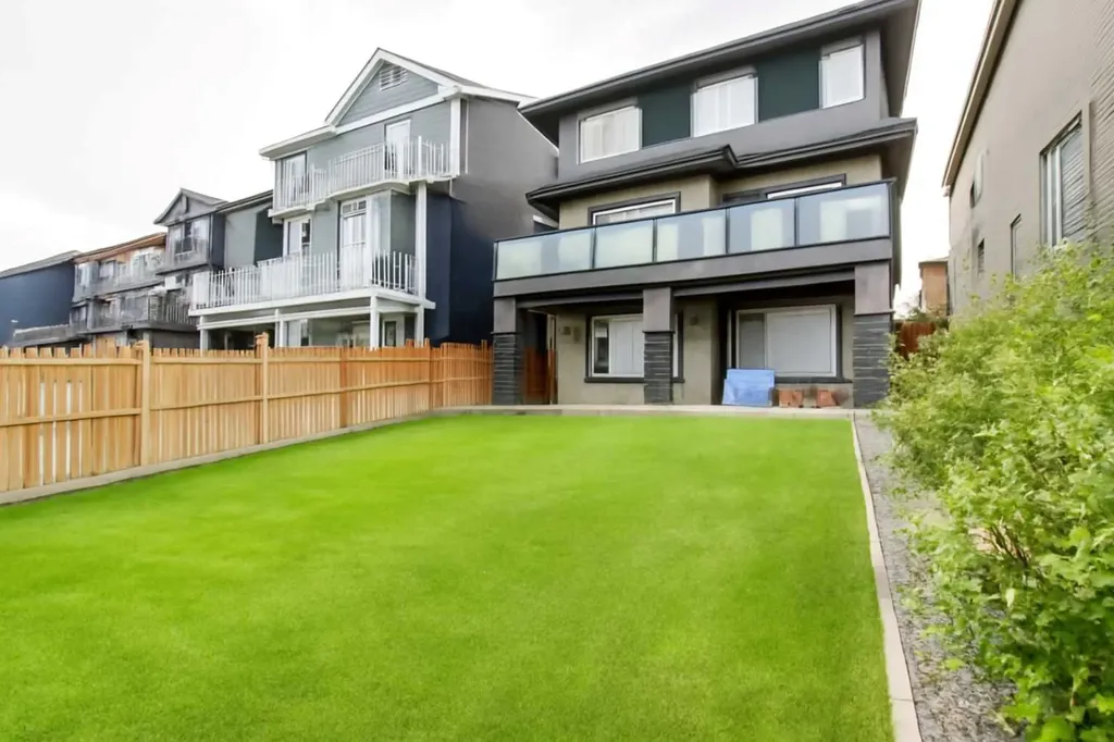 247 Hillcrest Heights SW Airdrie AB T4B 3Z2