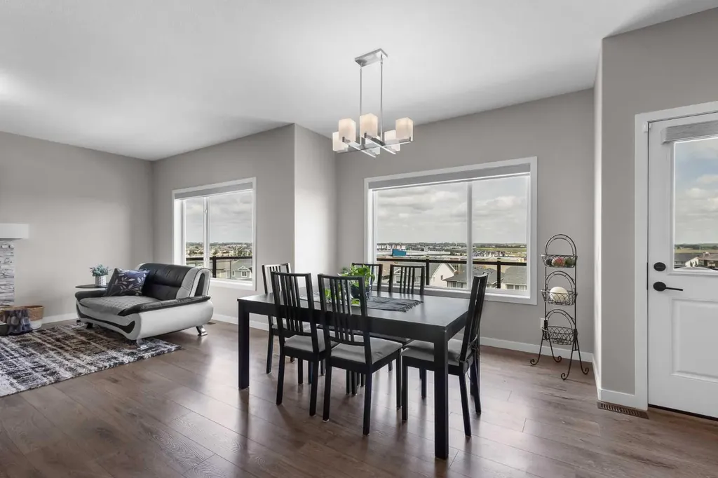 247 Hillcrest Heights SW Airdrie AB T4B 3Z2