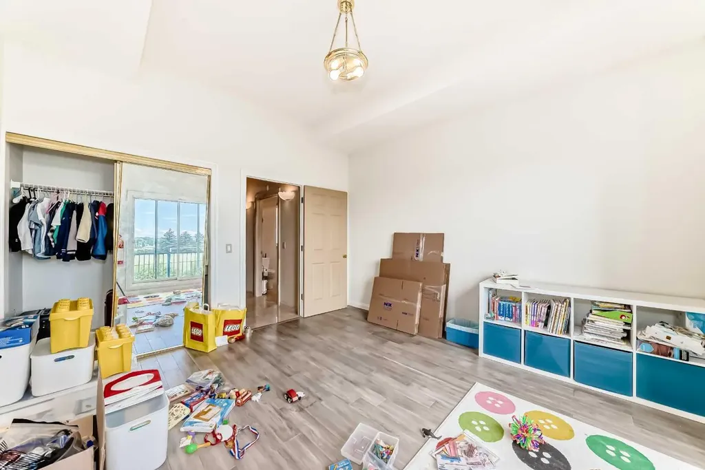 55 Signal Ridge Place SW Calgary AB T3H 2P2