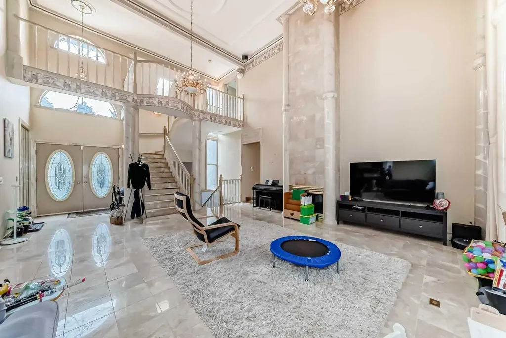 55 Signal Ridge Place SW Calgary AB T3H 2P2