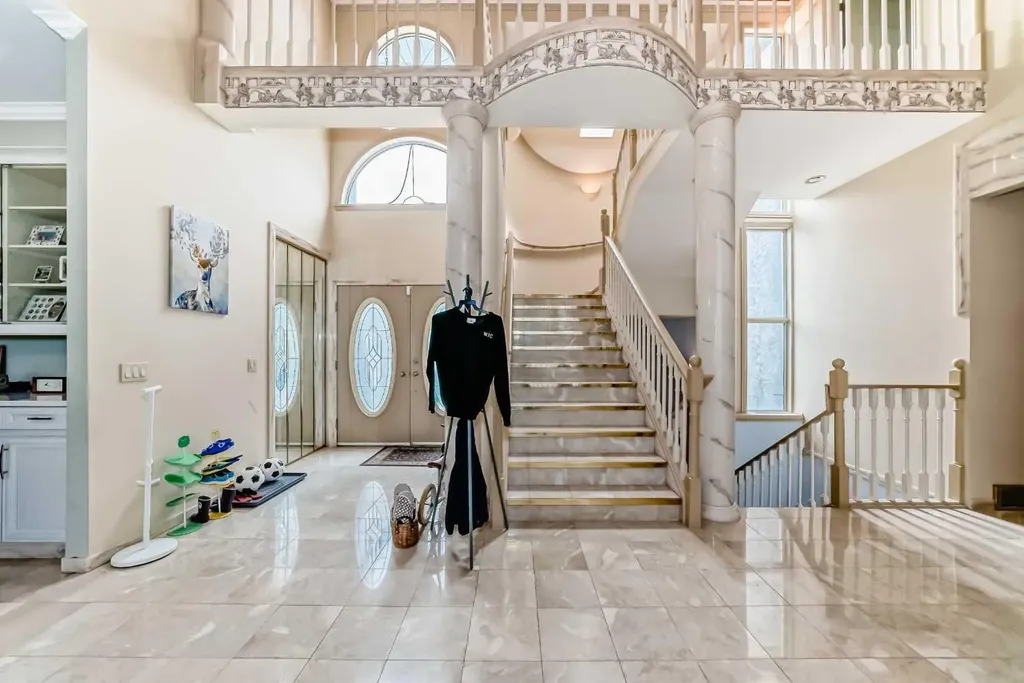 55 Signal Ridge Place SW Calgary AB T3H 2P2