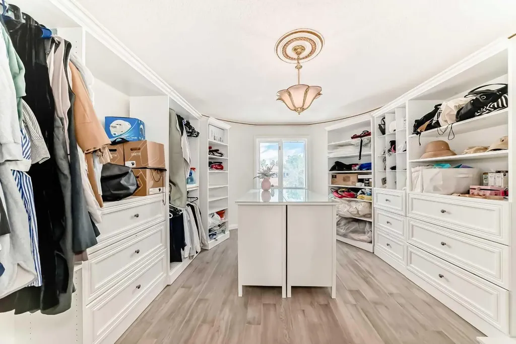 55 Signal Ridge Place SW Calgary AB T3H 2P2