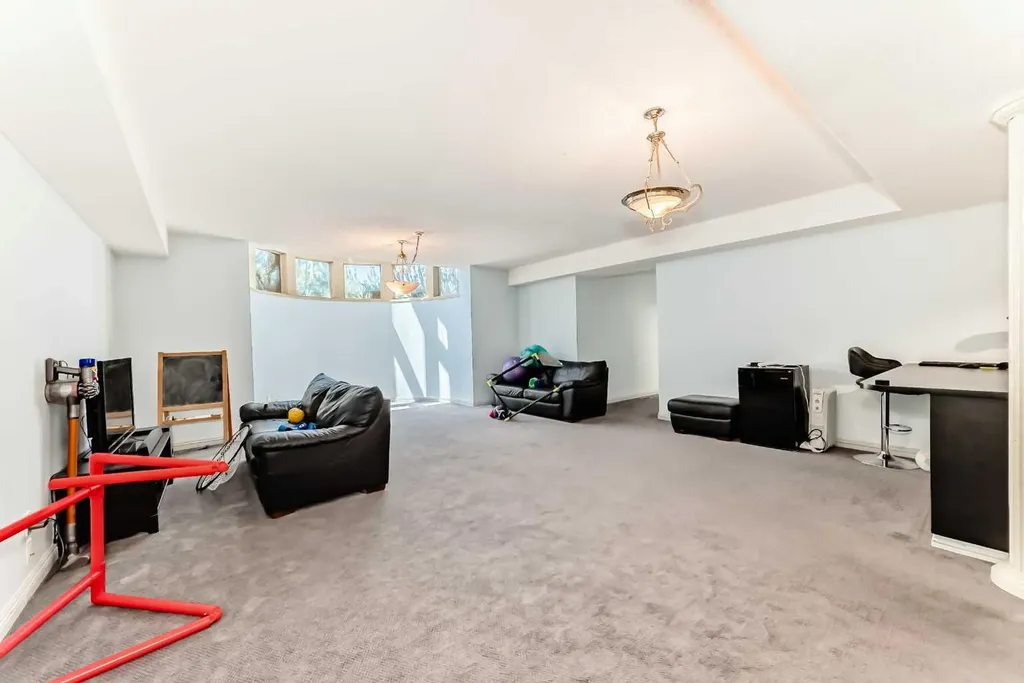 55 Signal Ridge Place SW Calgary AB T3H 2P2