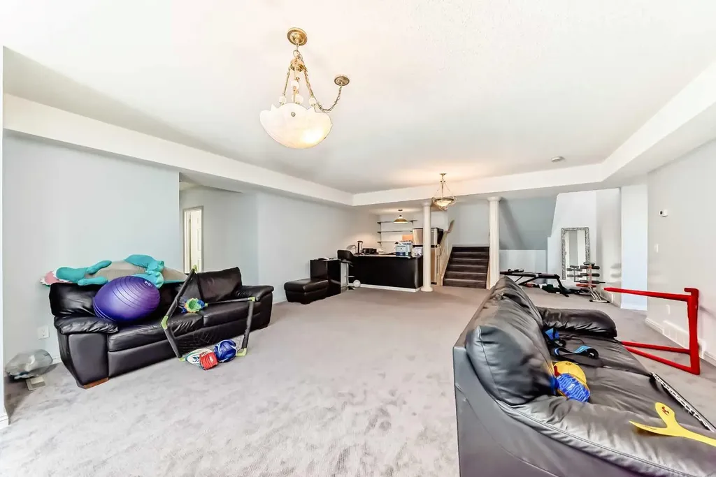 55 Signal Ridge Place SW Calgary AB T3H 2P2